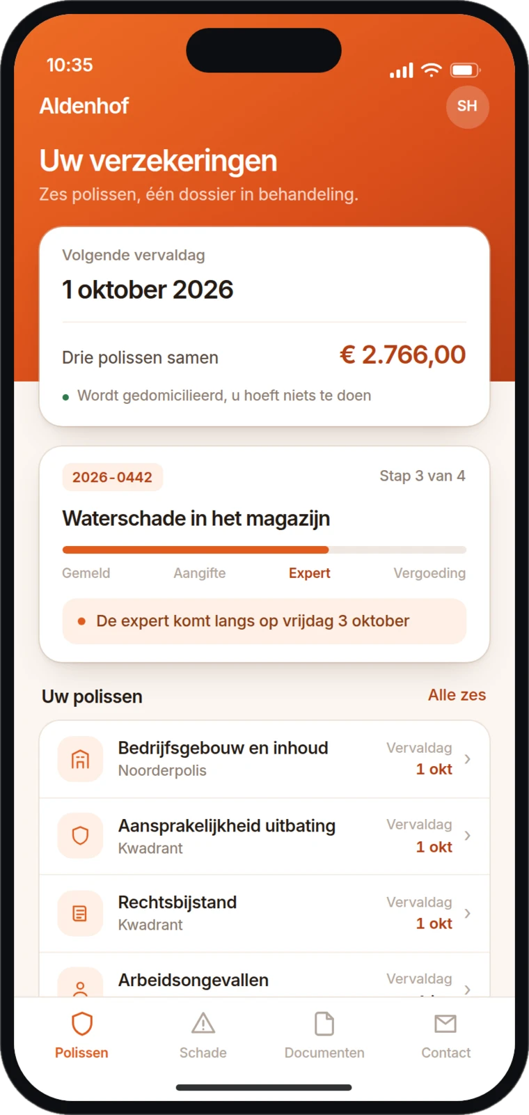 Hetzelfde portaal op een telefoon: de polissen en de stand van een lopend dossier.